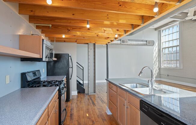1 bed, 1 bath, 1,439 sqft, $1,653, Unit 3301-211