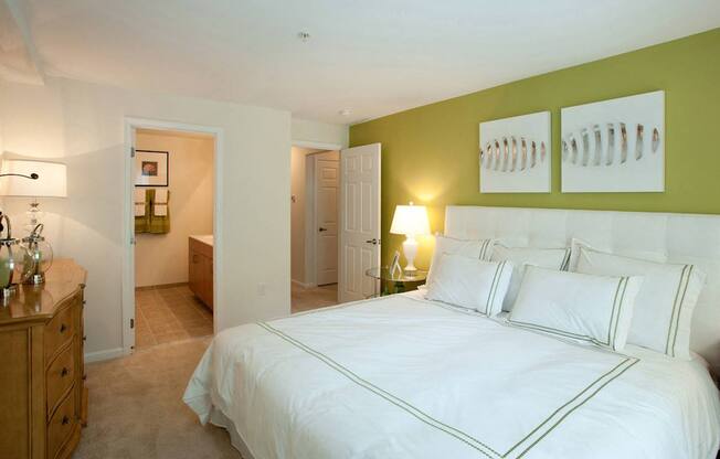 Bedroom With Closet at Spa Cove Apartments, Annapolis, Maryland