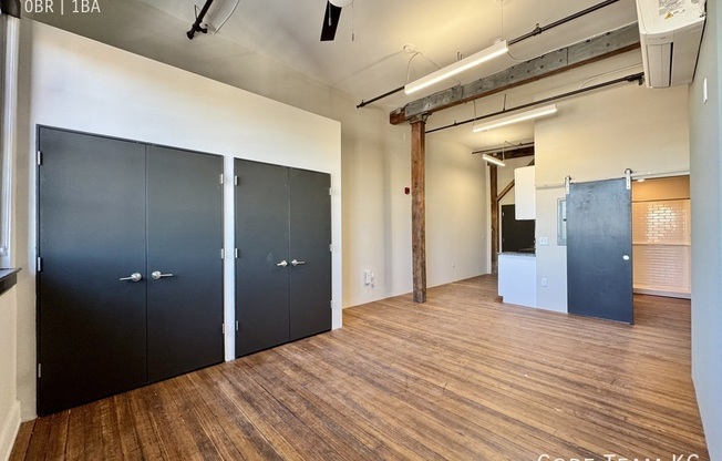 802 BROADWAY BLVD