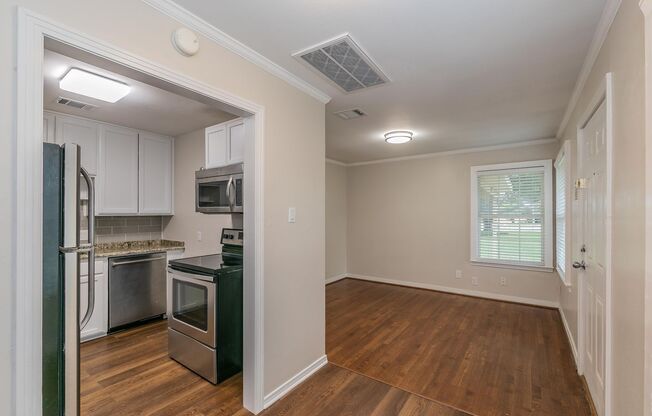 Recently updated 2-bedroom duplex in the desirable Ridglea area.