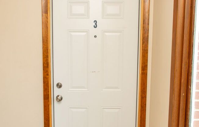 2 Bedroom and 1.5 Bathroom Apartment Available For Rent!