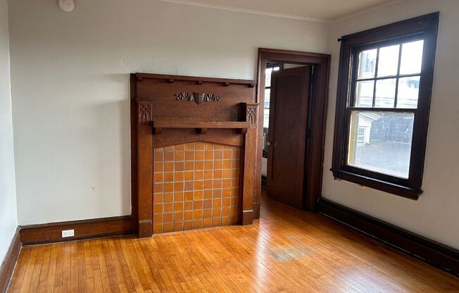 129 E. Lemon St.