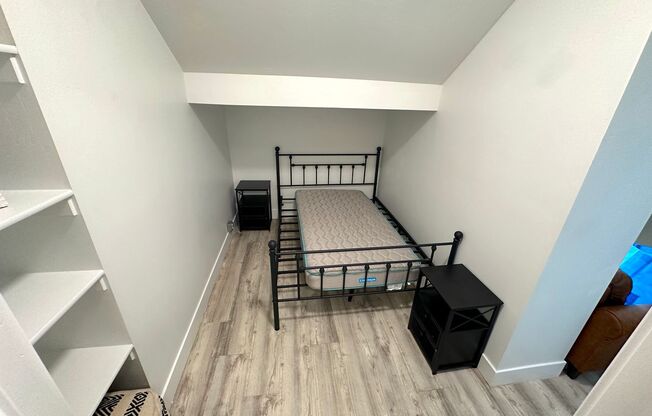 Studio, 1 bath, 288 sqft, $999, Unit 1B