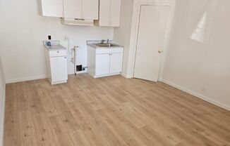 Studio, 1 bath, 400 sqft, $700, Unit 05