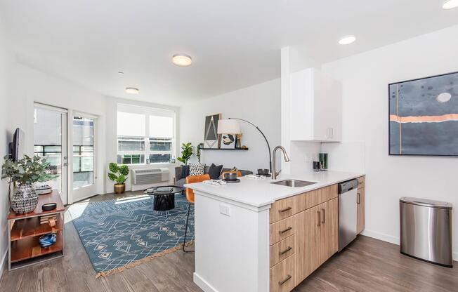 1 bed, 1 bath, 670 sqft, $1,599