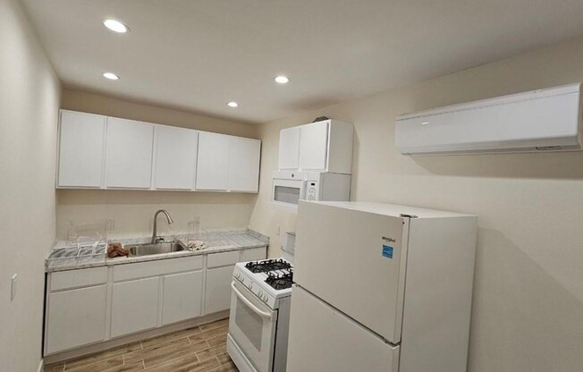 1 bed, 1 bath, 454 sqft, $2,200