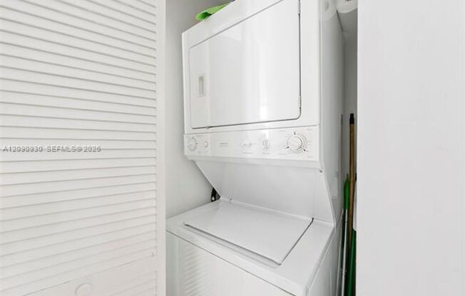1 bed, 1 bath, $3,000, Unit # 1202 S