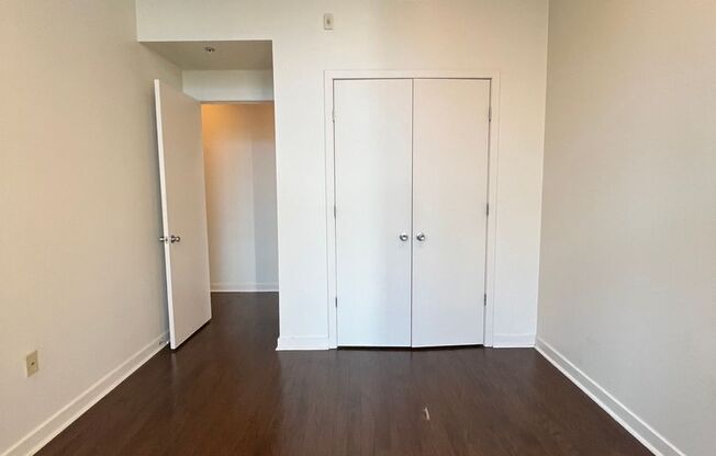 2 beds, 1 bath, $2,050, Unit #301