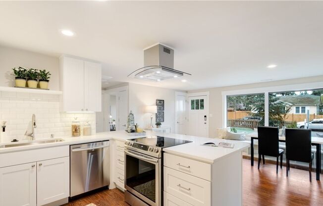 Spacious 3-Bedroom Home in Shoreline