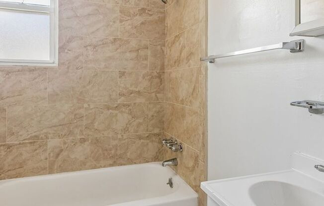Studio, 1 bath, 400 sqft, $890, Unit A32