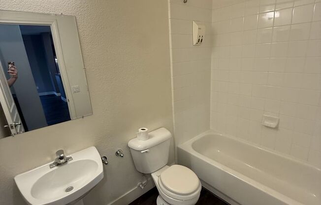 2 beds, 2 baths, $1,895, Unit # 204