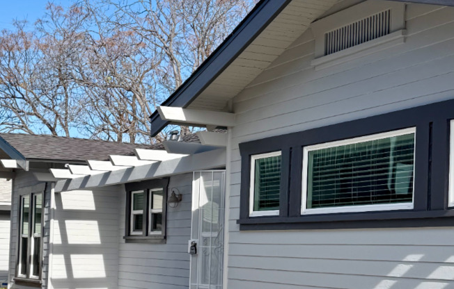 541 W COMMONWEALTH AVE