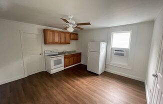 1 bed, 1 bath, 420 sqft, $1,250, Unit E2