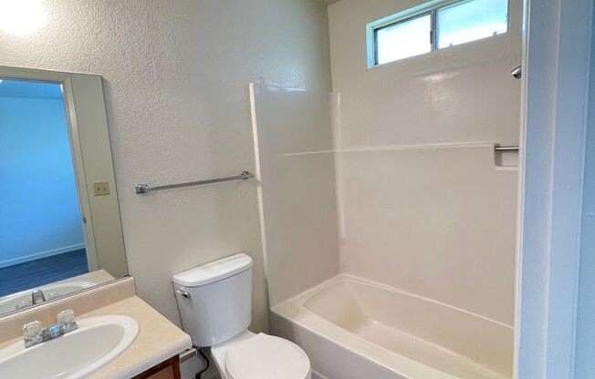 1 bed, 1 bath, $1,050, Unit Apt 20