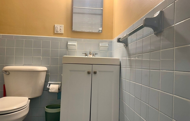 2 beds, 1 bath, 1,020 sqft, $2,300, Unit E112