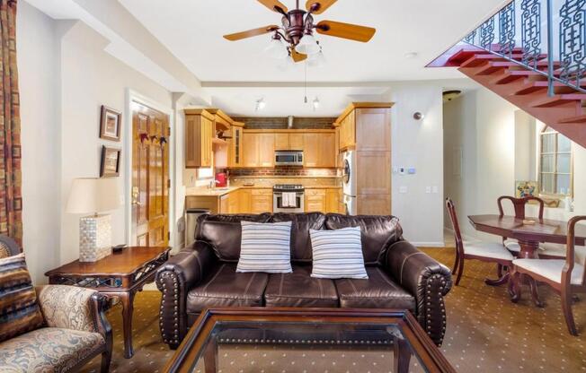 2 beds, 1 bath, 1,000 sqft, $5,250