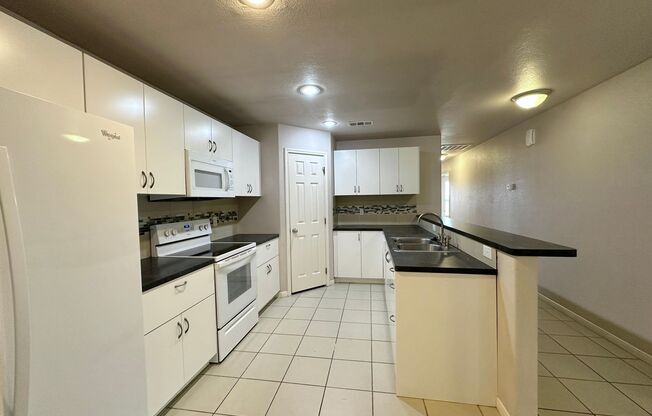 3 beds, 2 baths, 1,317 sqft, $1,400, Unit B