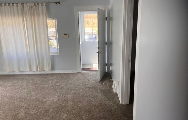 2 beds, 1 bath, $4,100