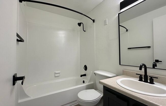 2 beds, 1 bath, 803 sqft, $1,550, Unit 92