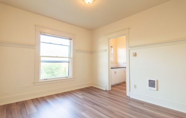 Studio, 1 bath, 350 sqft, $895, Unit 305