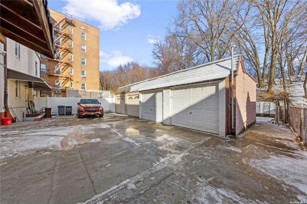 2 beds, 1 bath, $2,700, Unit 1