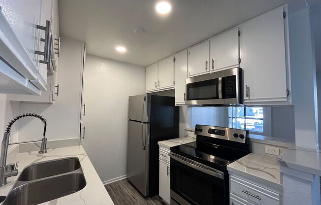 2 beds, 2 baths, 895 sqft, $1,998, Unit 316