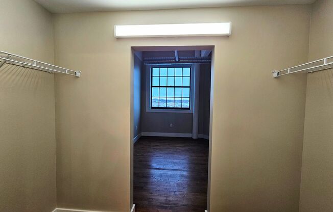 2 beds, 2 baths, 957 sqft, $2,100, Unit UNIT 606