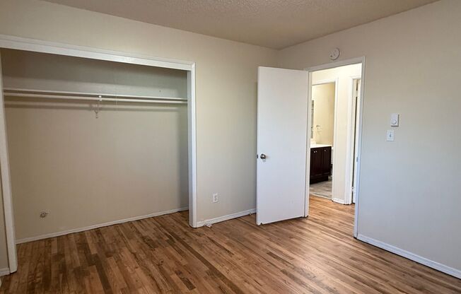 2 beds, 1 bath, $1,599, Unit 4624