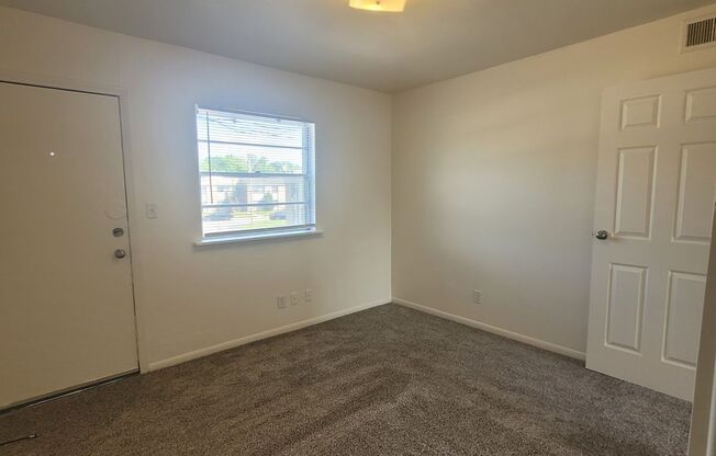 2 beds, 1 bath, 675 sqft, $708, Unit 430 Winfield-Unit 03
