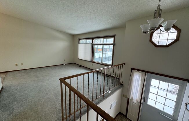 Beautiful 3 bedroom townhome in Maplewood.