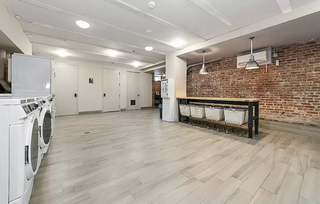 1 bed, 1 bath, $3,350, Unit 417