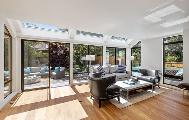 4BR/2.5BA Stunning Spacious Tiburon Home! Pool! Pet Friendly!  PROGRESSIVE
