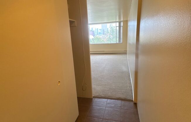 2 beds, 1 bath, 835 sqft, $1,295, Unit 712