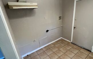 2 beds, 1 bath, $595