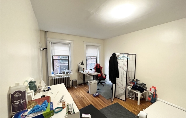 1 bed, 1 bath, $3,200, Unit 10