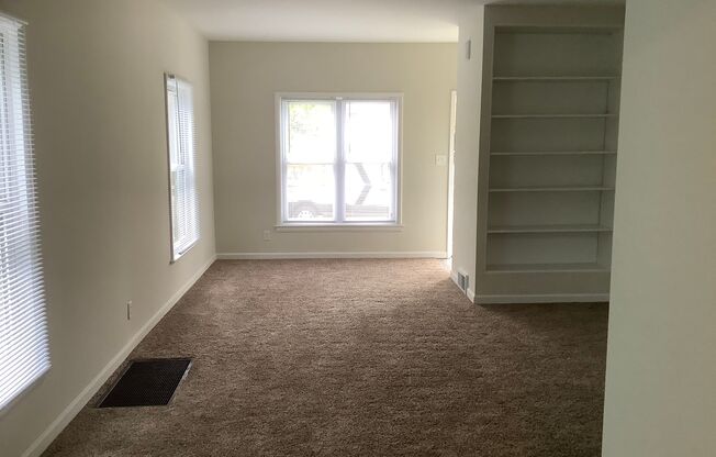 4 beds, 1 bath, $1,295, Unit 214 E Crawford