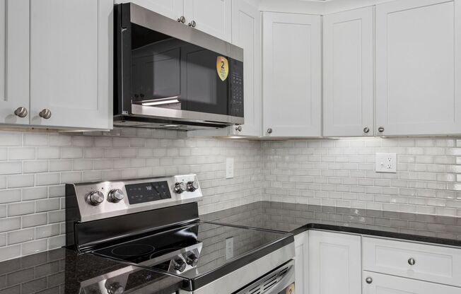 3 beds, 2 baths, 1,300 sqft, $1,900, Unit 121