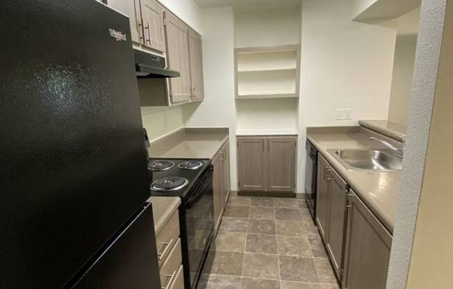 2 beds, 1.5 baths, 870 sqft, $1,549, Unit Q-185