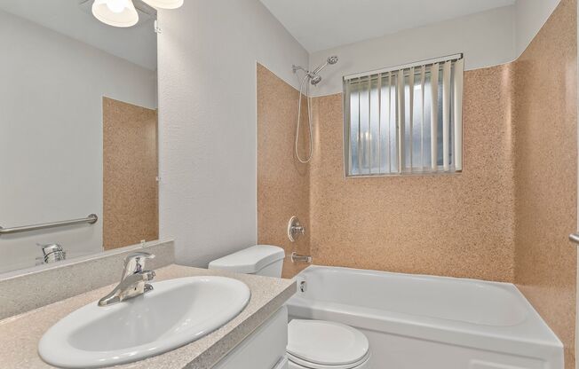 3 beds, 1 bath, 864 sqft, $1,495, Unit 39