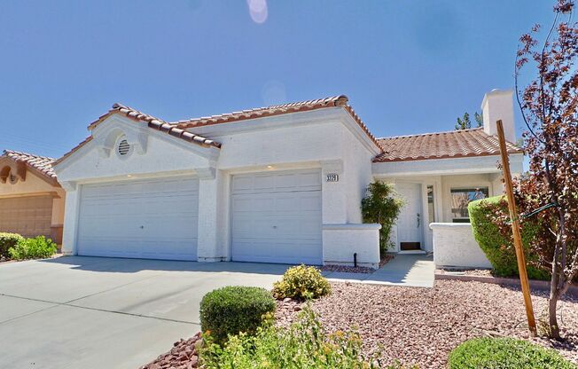 Charming Single-Story Home with 3-Car Garage – Great Location!