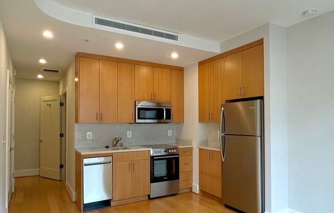 Studio, 1 bath, $2,250, Unit 904
