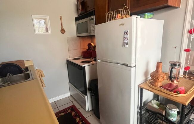 Studio, 1 bath, 400 sqft, $945, Unit 206