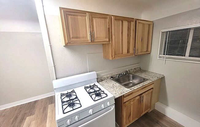 Studio, 1 bath, 275 sqft, $895, Unit 4