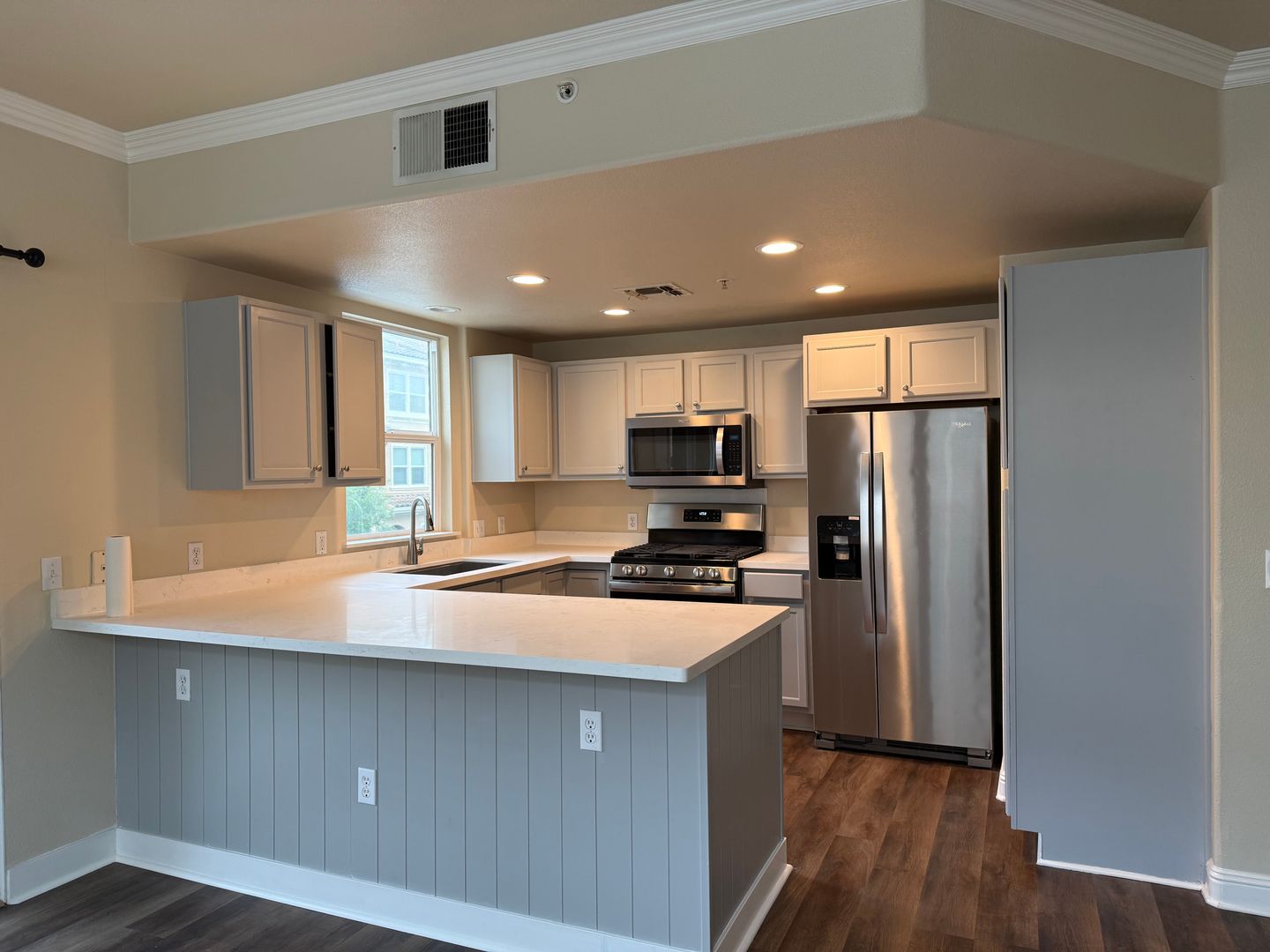 2 beds, 2.5 baths, $2,350, Unit UNIT 603