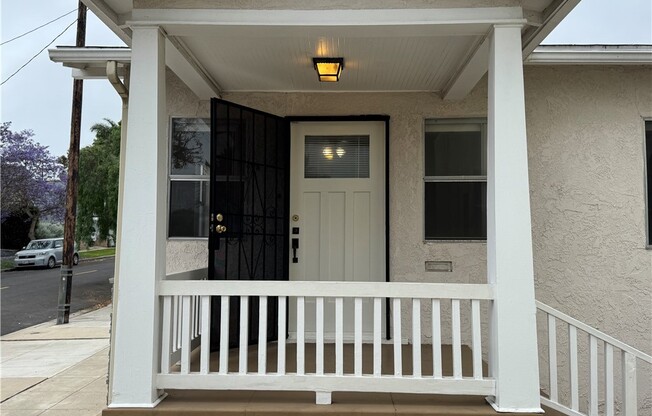 1064 W 18 ST
