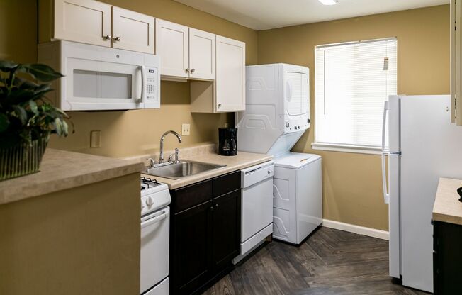 1 bed, 1 bath, 640 sqft, $850, Unit 42712