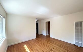 2 beds, 1 bath, $2,300, Unit B