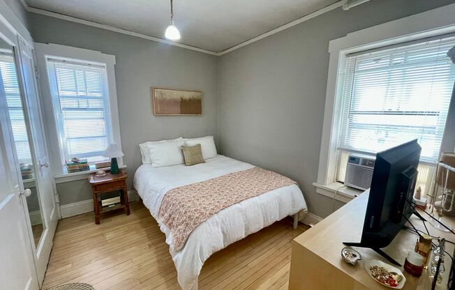 1 bed, 1 bath, $1,015, Unit 14