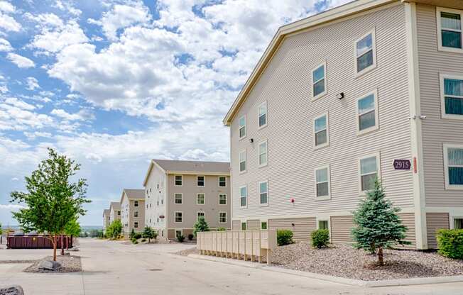 Rockridge side building Apartments for rent Williston, North Dakota