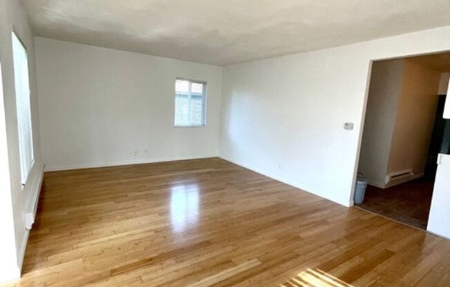 3BD/ 2BA + office in South Delridge!